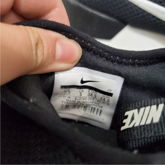 Nike Ashin Black/White Running Sneakers Size 7.5 - Picture 6 of 6